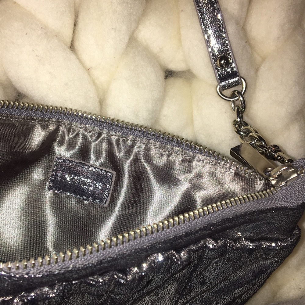 🌺Express Silver Handbag🌺 - Picture 4 of 6